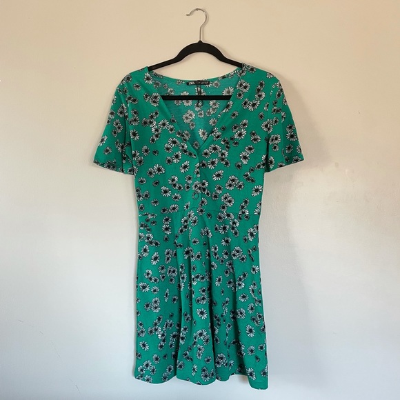 Zara Dresses & Skirts - Zara Green Floral Dress